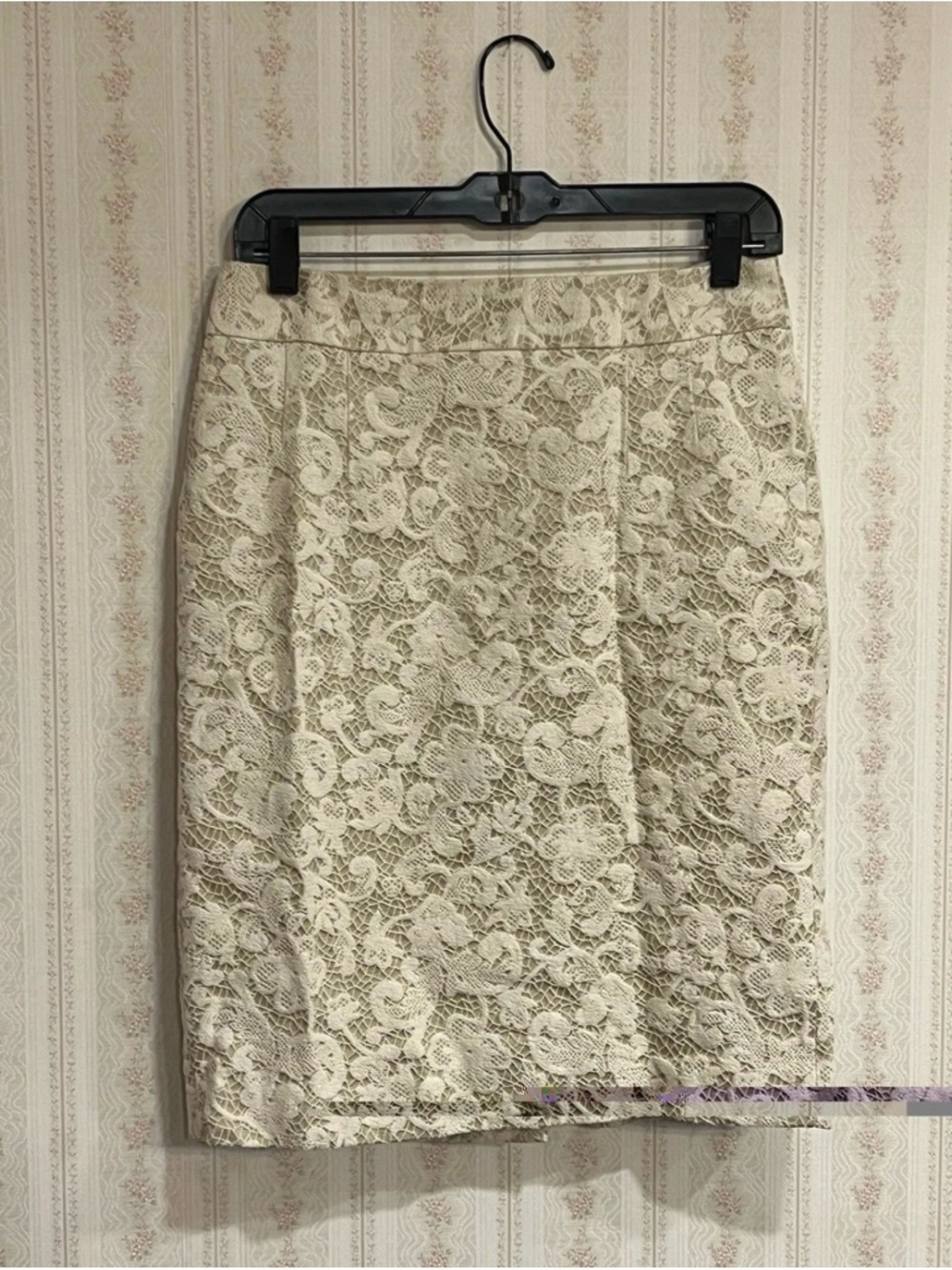 Lace Pencil Skirt in Cream